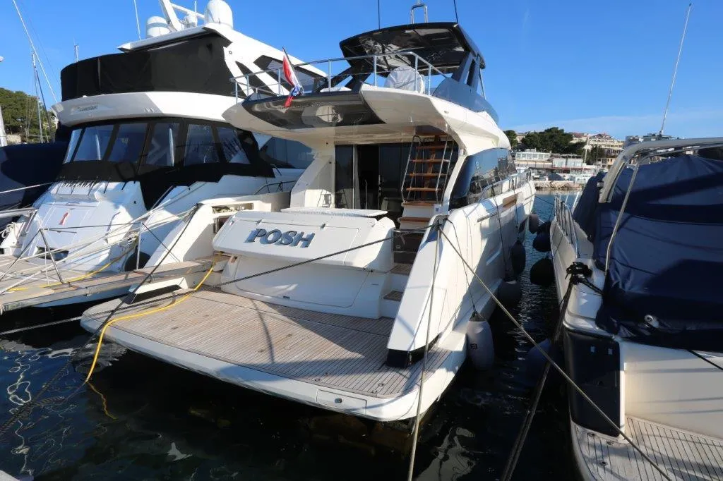 Original — Yacht POSH stern view